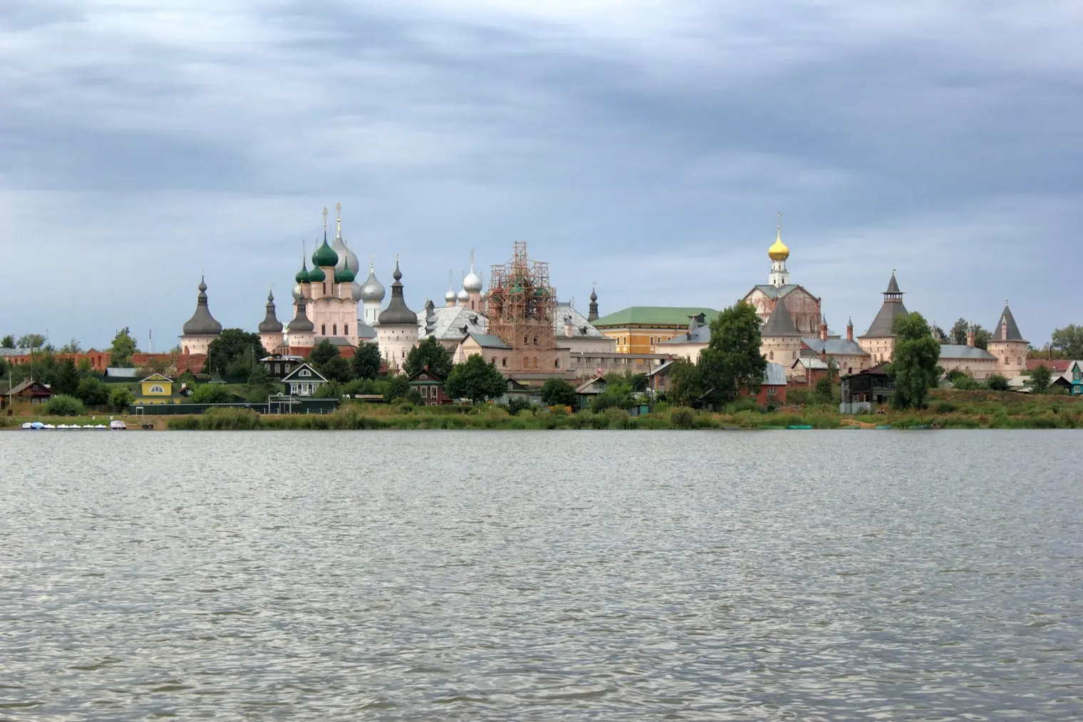 Ростовский кремль, вид с озера Неро