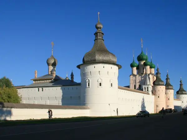 Стены и башни Ростовского кремля
