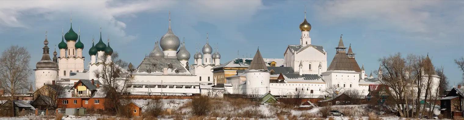 Ростовский кремль зимой, вид со стороны замёрзшего озера Неро