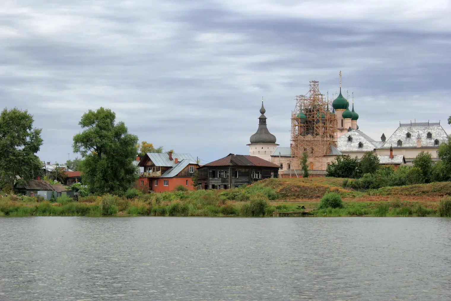 Вид на Ростов с озера Неро