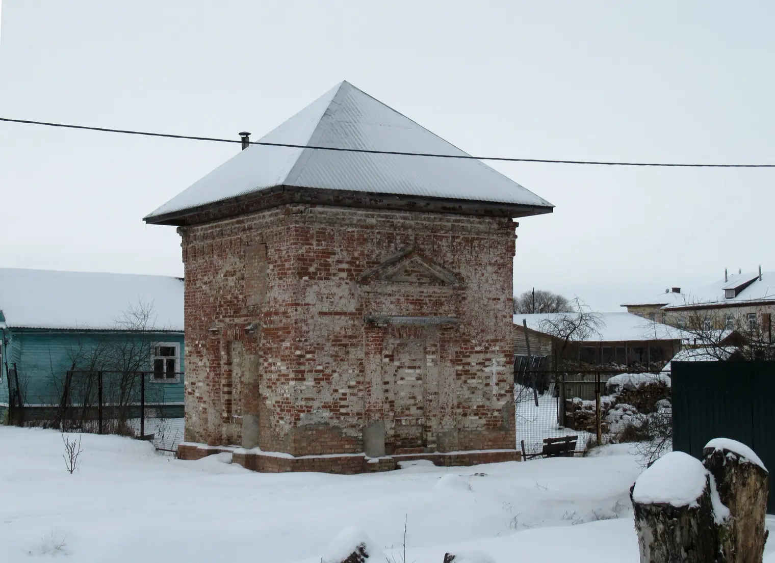 Северо-восточная башня Петровского монастыря